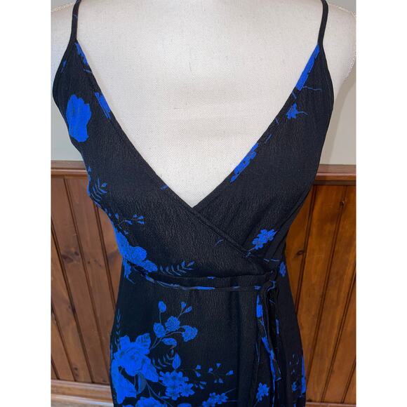 Womens Urban Outfitters Black Blue Floral Spaghetti Strap Wrap Tie Dress XS‎ - Picture 3 of 6